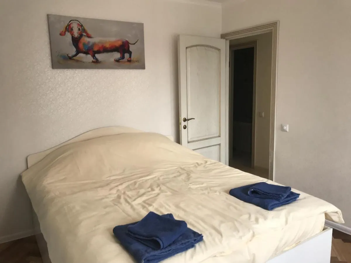 Sunny Apartment Overlooking The Royal Village Киев