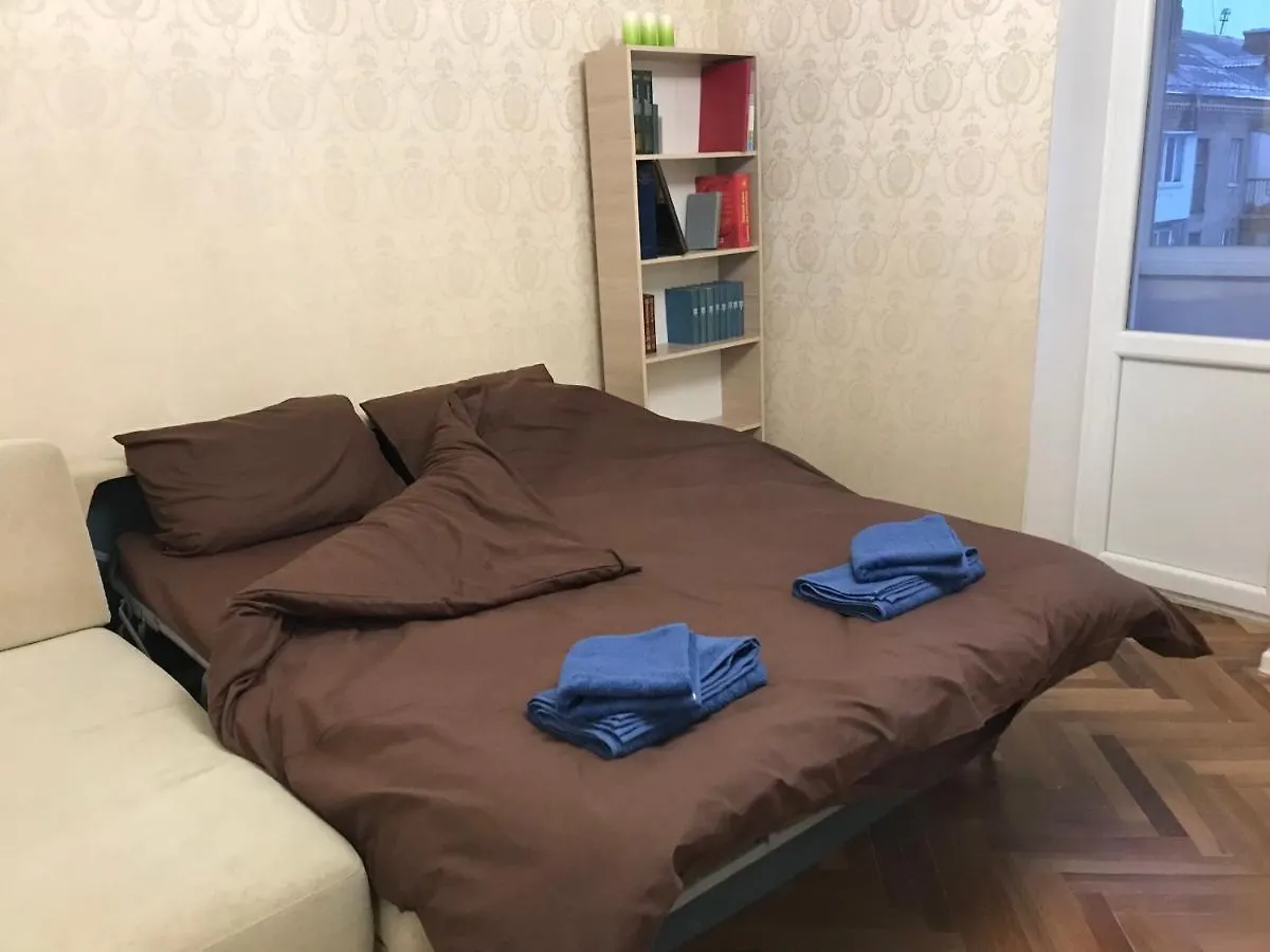 Sunny Apartment Overlooking The Royal Village Kiev